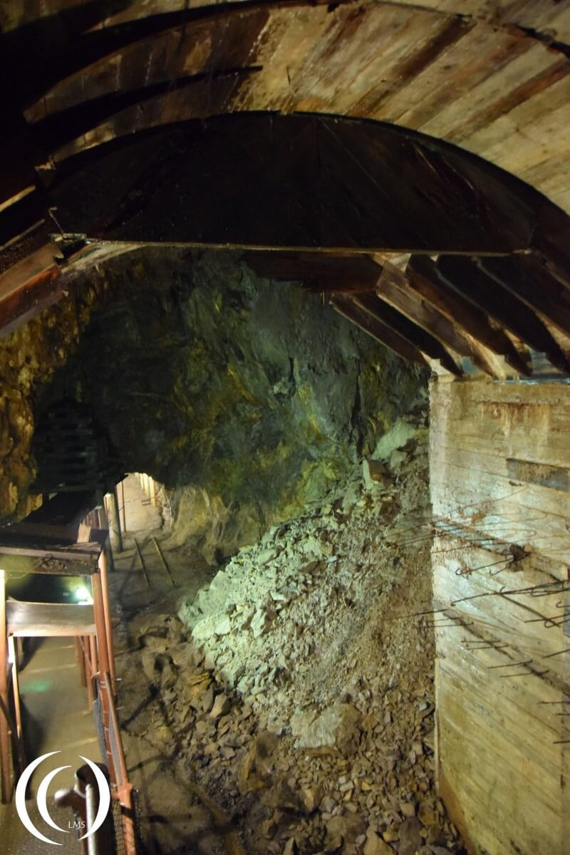 Tunnel Complex Rzeczka, 10 metres high chamber with wooden ceiling